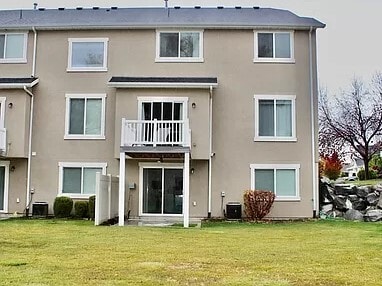 Separate entrance in basement - 891 S 2040 W