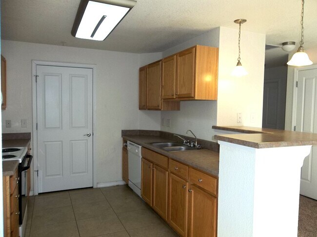 Building Photo - 2133 Krisron Rd