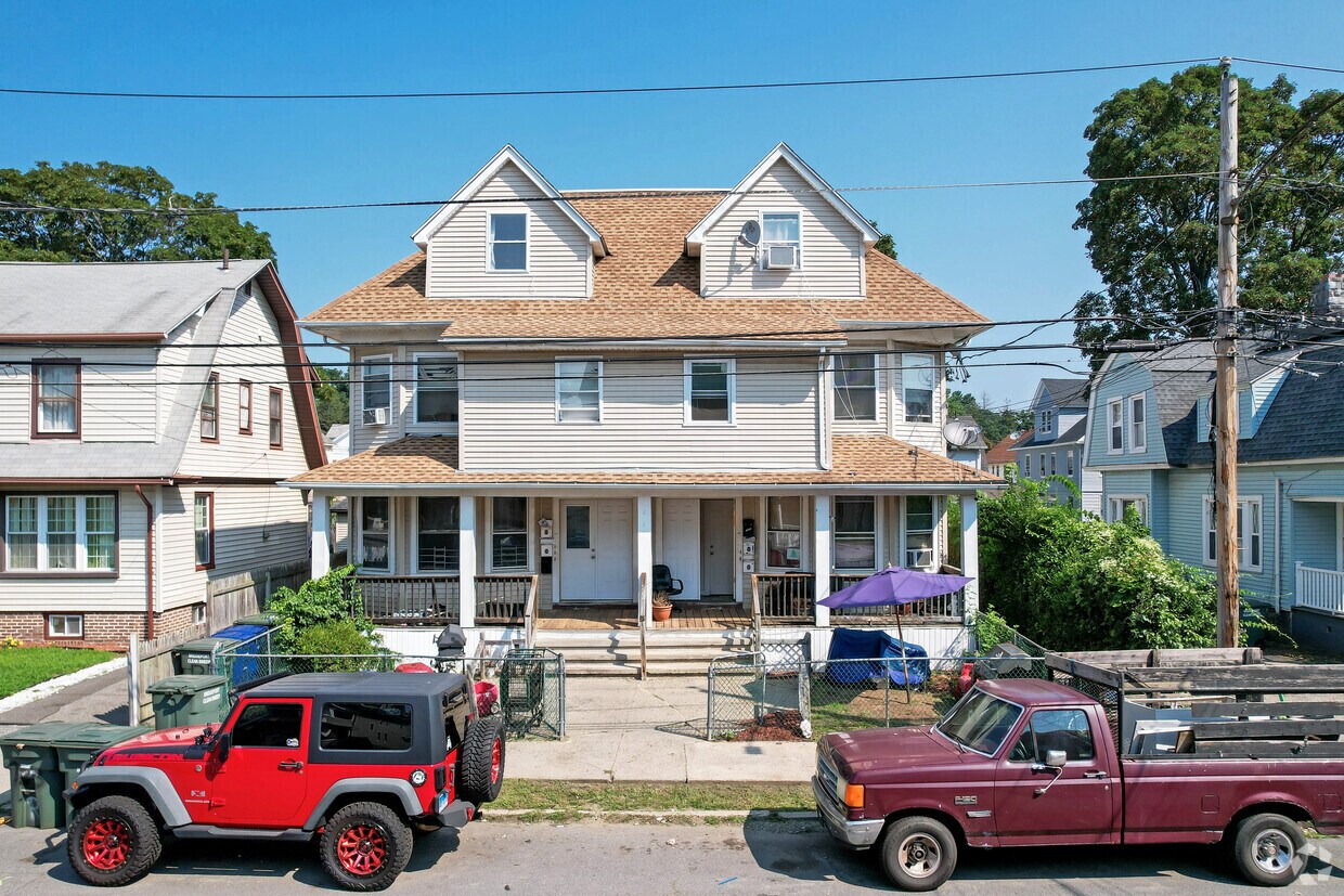 Alternate - 121 Livingston Pl