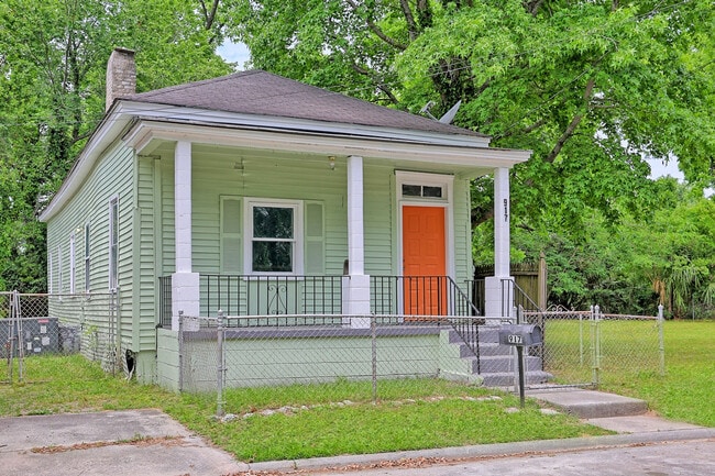 Building Photo - 917 Elliott Ave