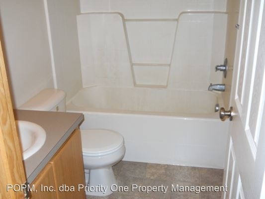 Foto del edificio - 17001-17003 SE Valley View Rd