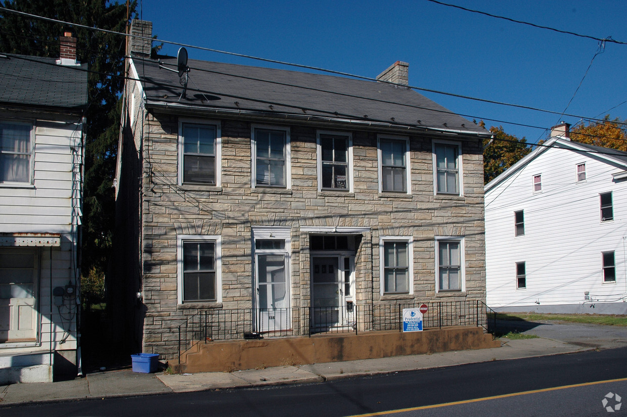 Building Photo - 138-140 Main St