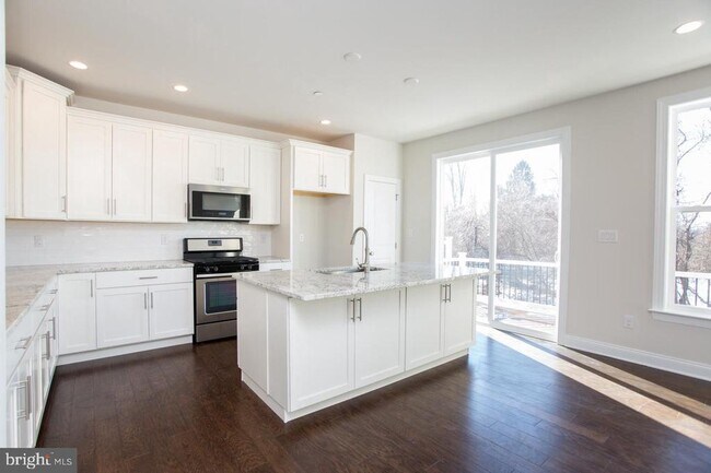 Building Photo - 65 Lila Ln