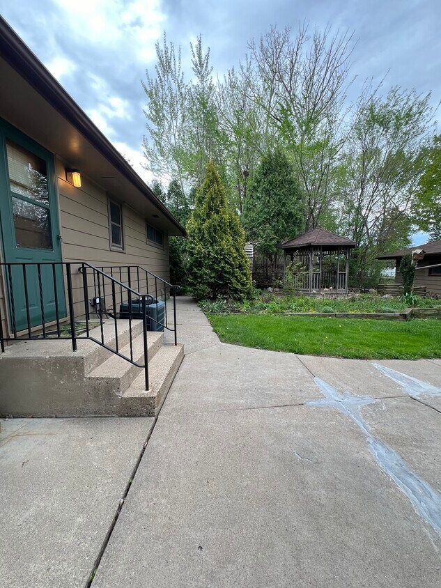 Foto principal - 3948 3rd St NE