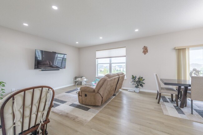 Building Photo - Beautifully updated lakeville 4 bedroom available for lease!