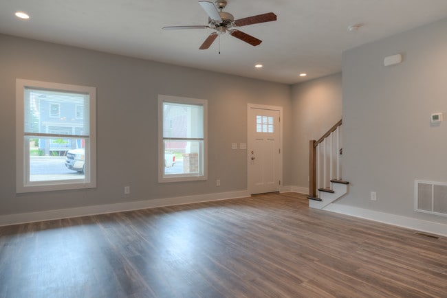 Building Photo - 221 Uptown Trail