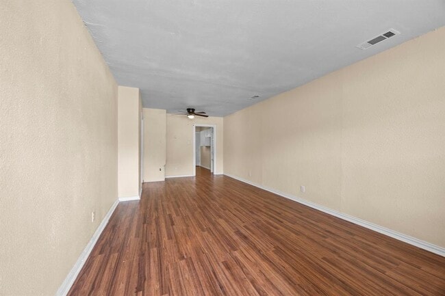 Foto del edificio - 906 W Dean Ave