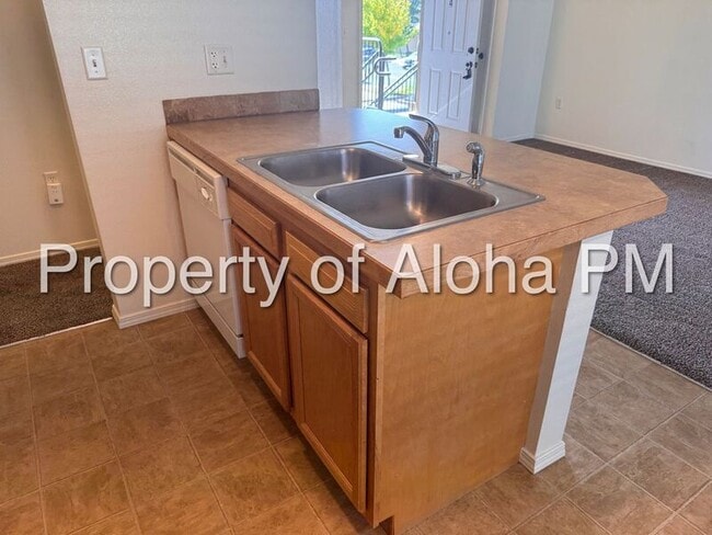 Building Photo - 1027 W Pine Ave