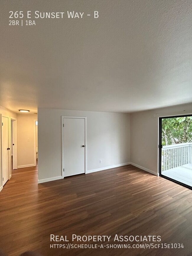 Building Photo - 265 E Sunset Way