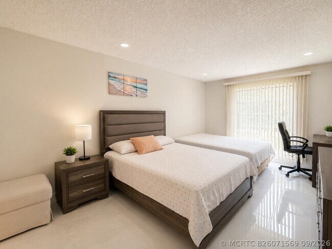 Foto del edificio - 8310 Sands Point Blvd