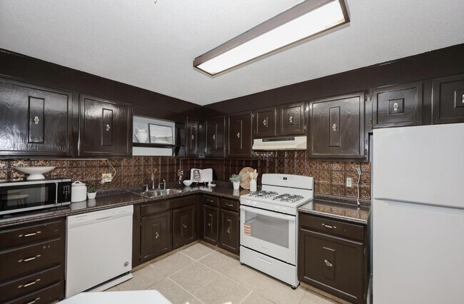 Foto del edificio - 19 Country Club Dr