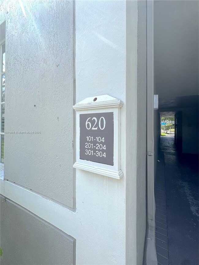 Building Photo - 620 SW 111th Ave
