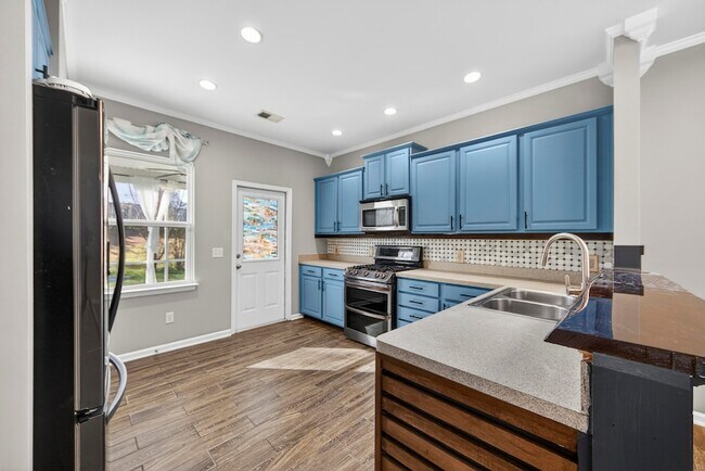 Foto del edificio - 4829 Hawkins Dr