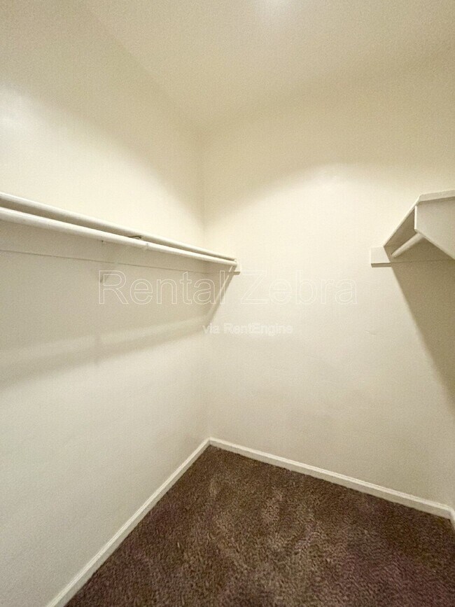 Foto del edificio - 317 W Main St