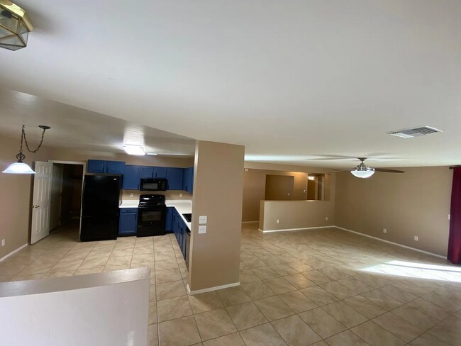 Foto del edificio - 9324 N Red Diamond Ave