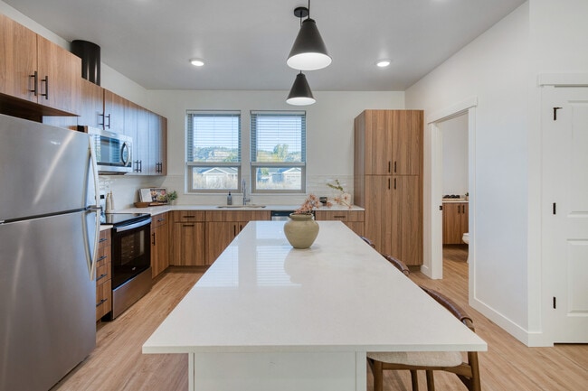 Building Photo - The Amber Townhomes 1