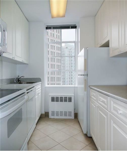 Primary Photo - 211 W 56th St