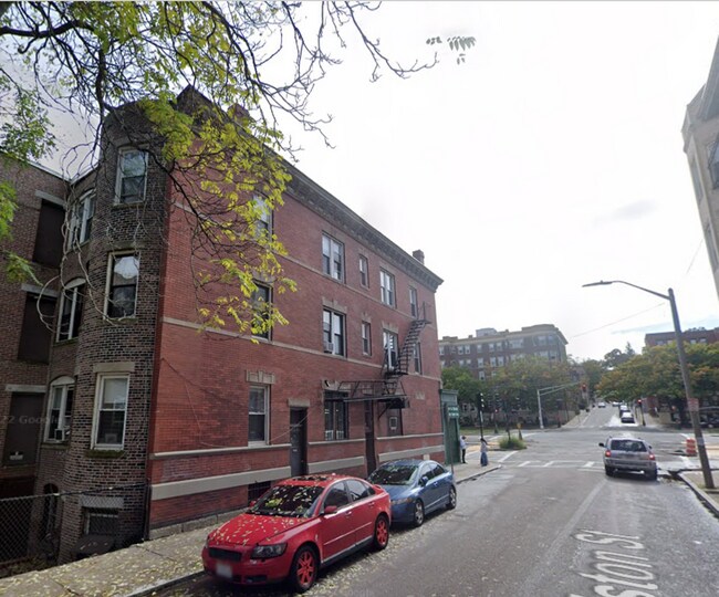 Foto del edificio - Very convenient location 1-bed Comm Ave.