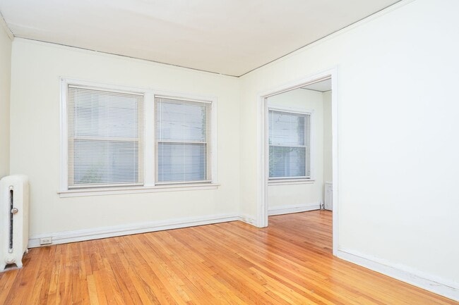 Interior Photo - 2226 Garfield Ave S
