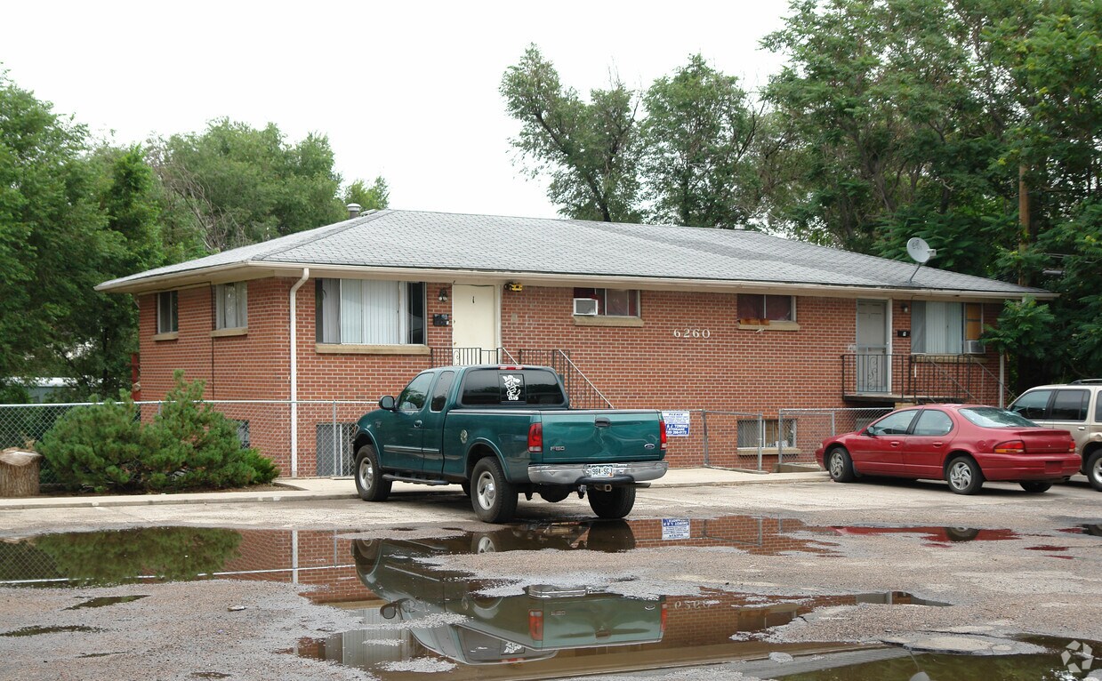 R3 Zoned Apartment Apartments in Commerce City, CO