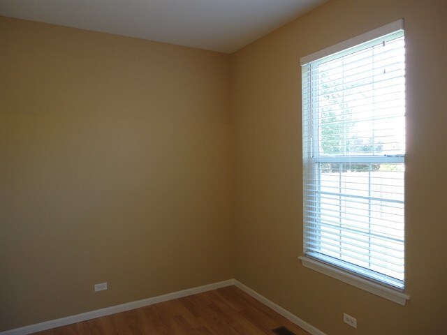 Building Photo - 313 S Shagbark Court