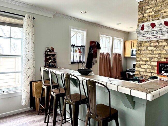 Kitchen Bar - 1825 N 58th St