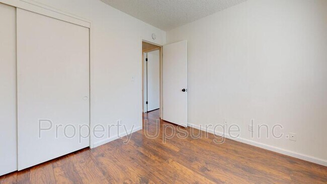 Foto del edificio - 1356 Hobart Dr