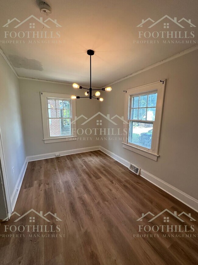 Foto del edificio - 1 Bedroom + Bonus Room Duplex with Storage...