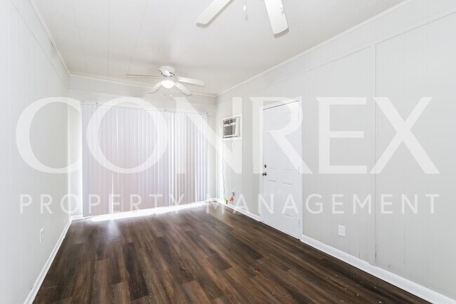 Foto del edificio - Spacious 3 Bedroom with Great Location