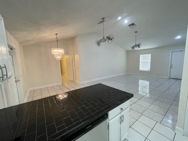 Foto del edificio - 239 Cornell Rd
