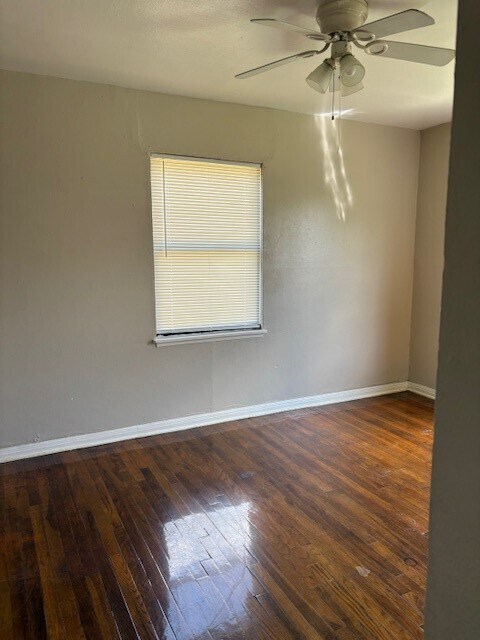 Foto del edificio - 6214 Iron Rock Ave