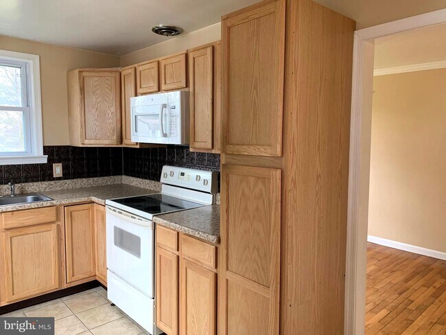 Building Photo - 110 N Colonial Dr