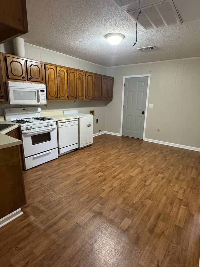 Foto del edificio - 105 Dorman Ave