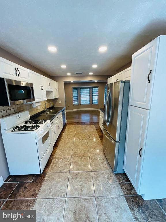 Building Photo - 404 Potomac Hills Dr