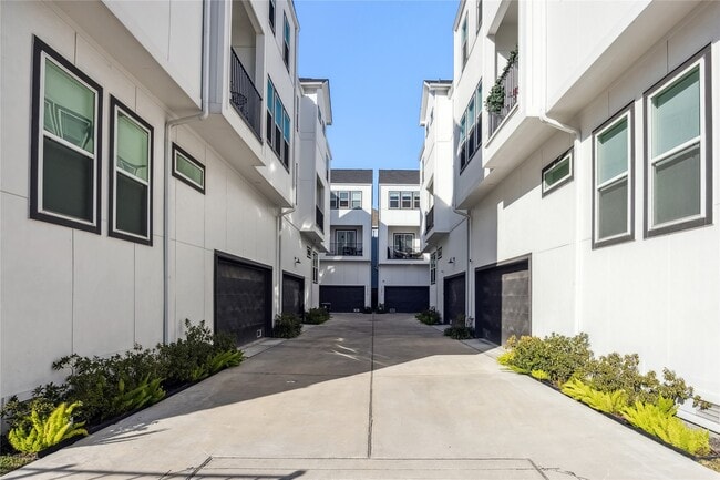 Foto del edificio - 1127 W 16th St