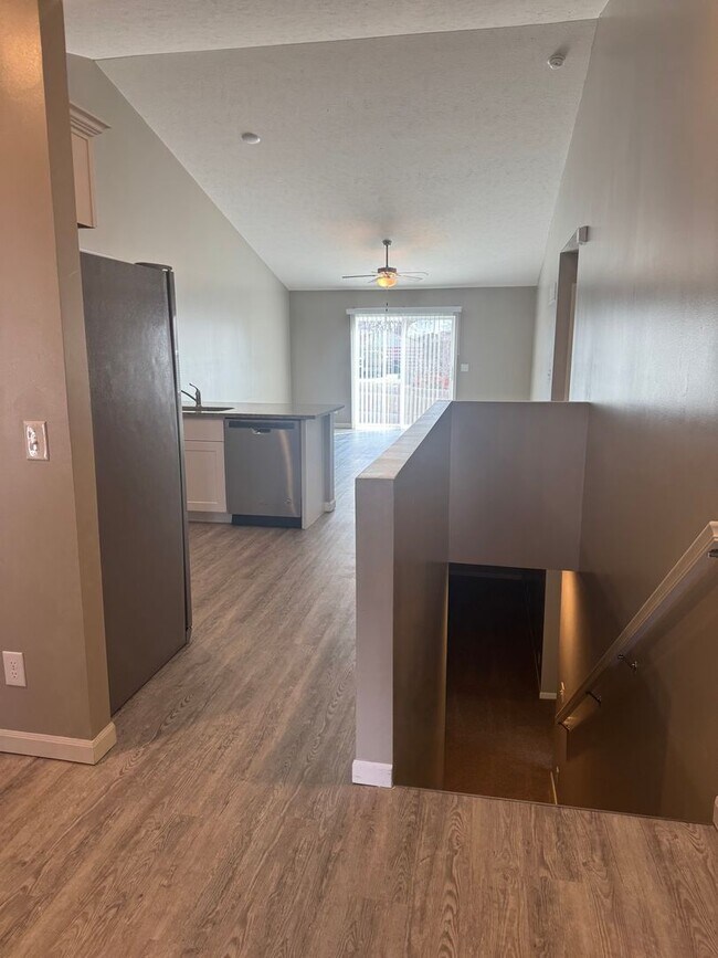 Building Photo - 1059 N 170th Ave