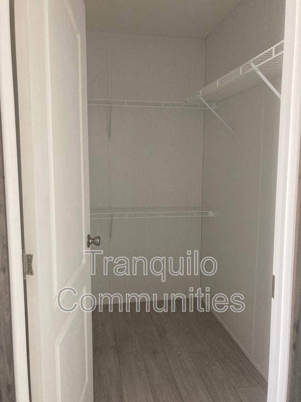 Foto del edificio - 135 Hubert Dr