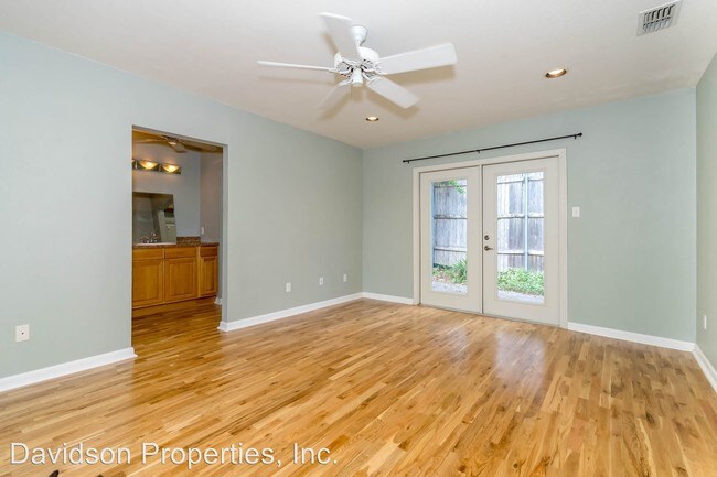 Building Photo - 3 br, 3 bath House - 244 E. Edgewood Pl.