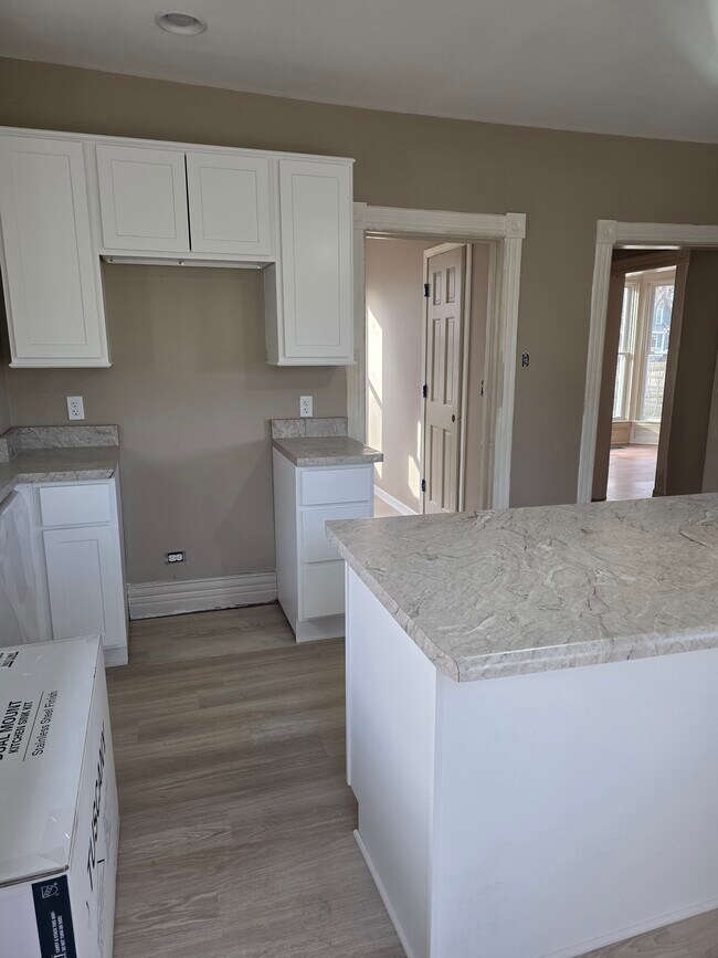 Foto del edificio - 717 W Main St