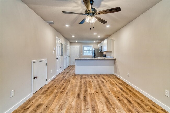 Foto del edificio - 913 W 9th St