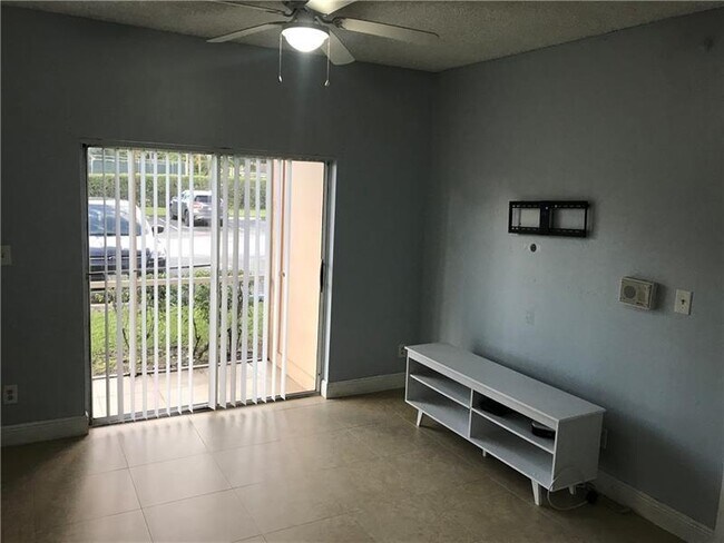 Building Photo - 840 Cypress Park Way
