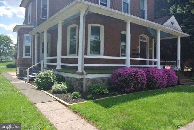 Building Photo - 330 Broad St