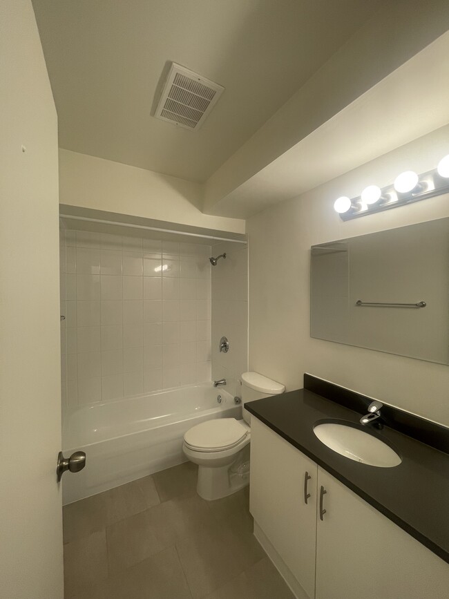 Building Photo - Parkview Terrace - 208