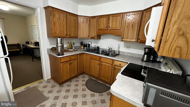 Foto del edificio - 5800 Greenock Rd
