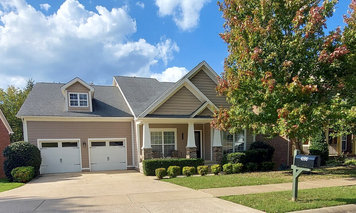 Foto principal - 4596 Sawmill Pl