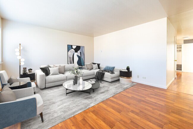 Foto del edificio - 4041 Park Center Ln