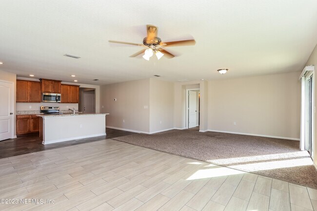 Building Photo - 6853 Sandle Dr