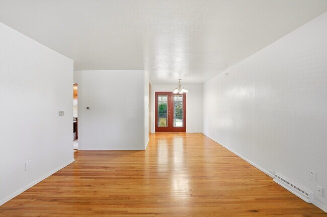 Foto del edificio - $2,940.95, 4 Beds - 1 Bath, Single Family Home in Denver with Washer and Dryer!