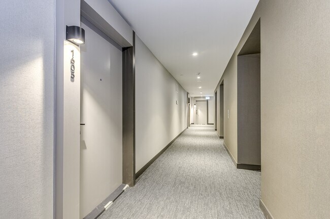 Photo du bâtiment - 8020-18020 Derry Rd