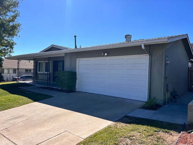 Building Photo - San Carlos Newly Remodeled 4 Bedroom Singl...